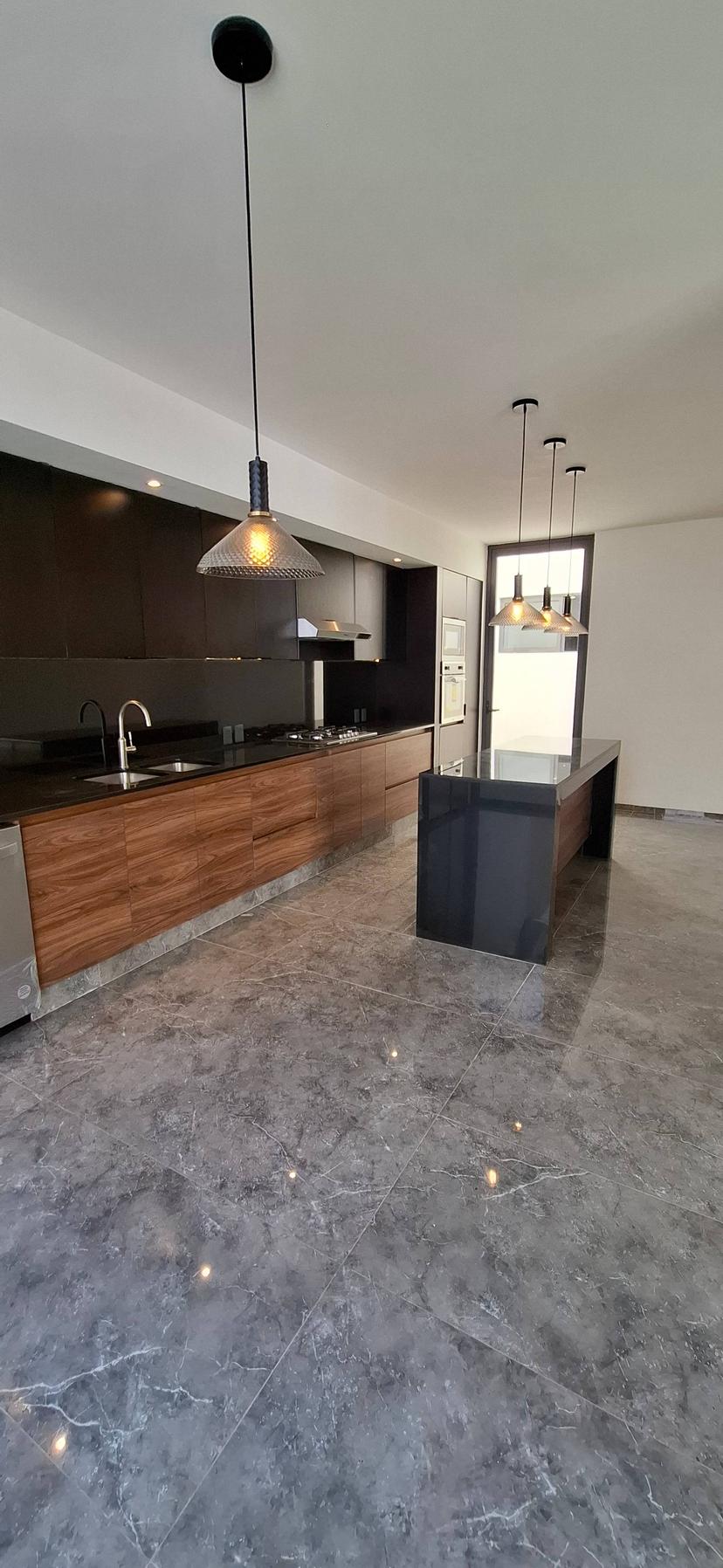 Residencia Nueva en Venta 2