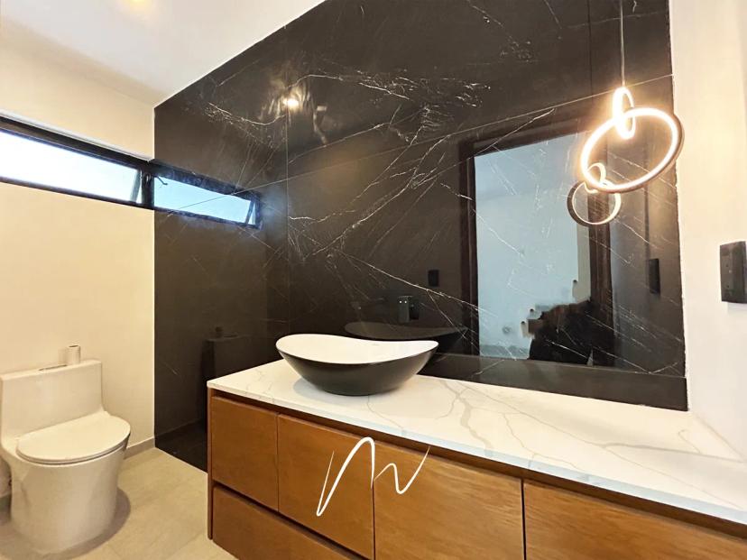 HERMOSA CASA RECIEN REMODELADA EN  
OPORTUNIDAD  3