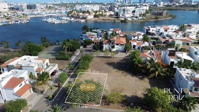 Esquina en Marina con  súper precio de oportunidad