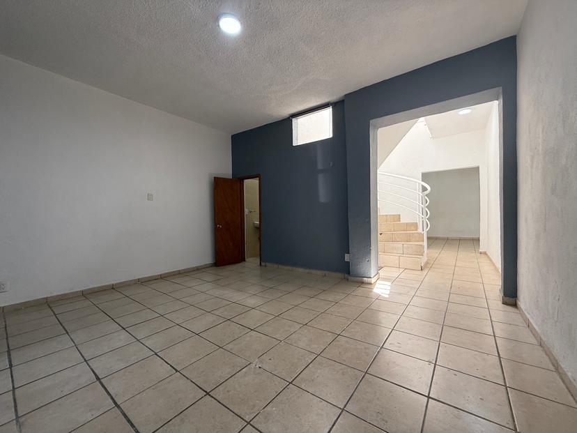 Casa en venta la Col. Oblatos Dionisio Rodríguez  4