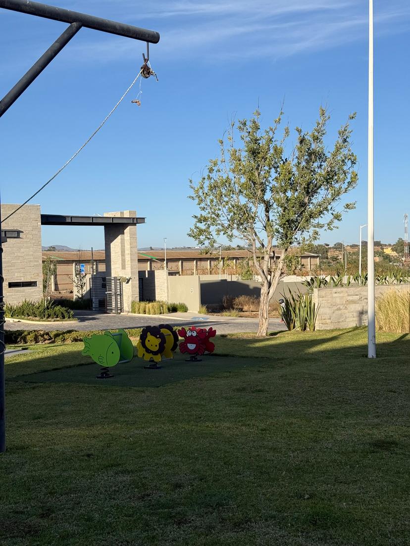 CASA EN VENTA EN VALLE IMPERIAL  2