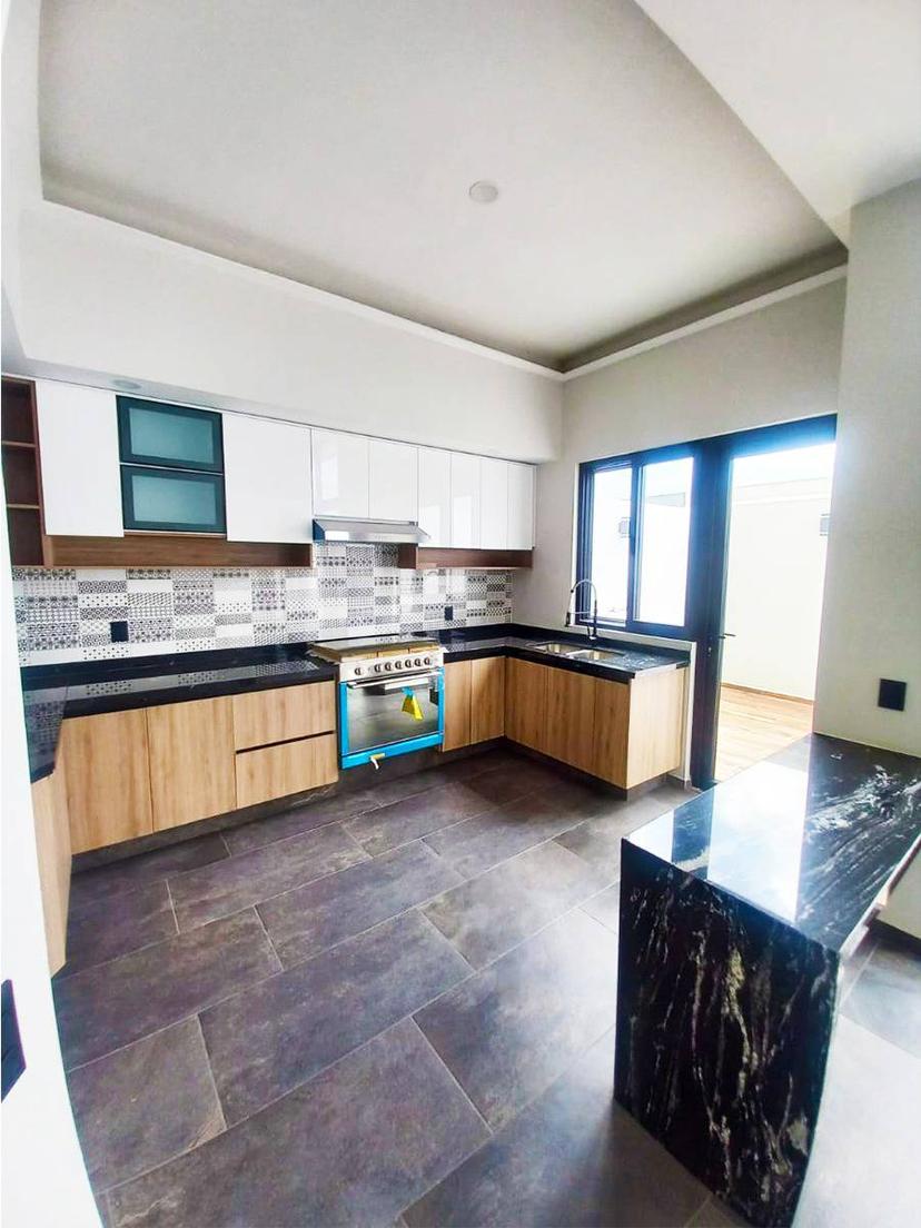 Casa en Venta a una cuadra de Galerías Santa Anita 2