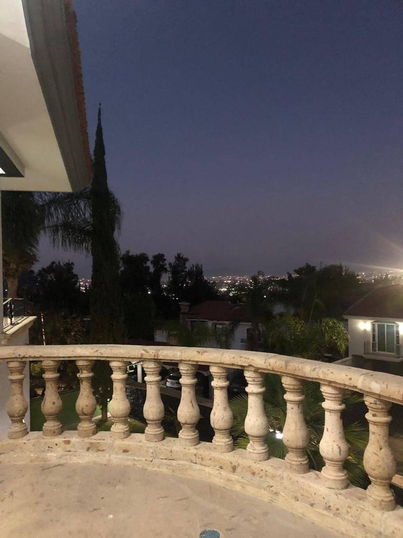 Residencia de lujo recién remodelada! En venta! 2